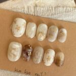 Handmade Short Press-On Nails with Gilded Finish - Image 2