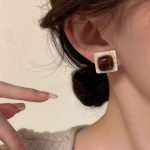 High-end retro coffee-colored earrings celebrity hot style temperament earrings - Image 4