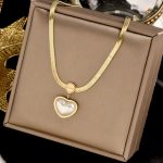 Vintage Pearl Necklace - Tarnish-Free Titanium Steel Light Luxury Jewelry - Image 4