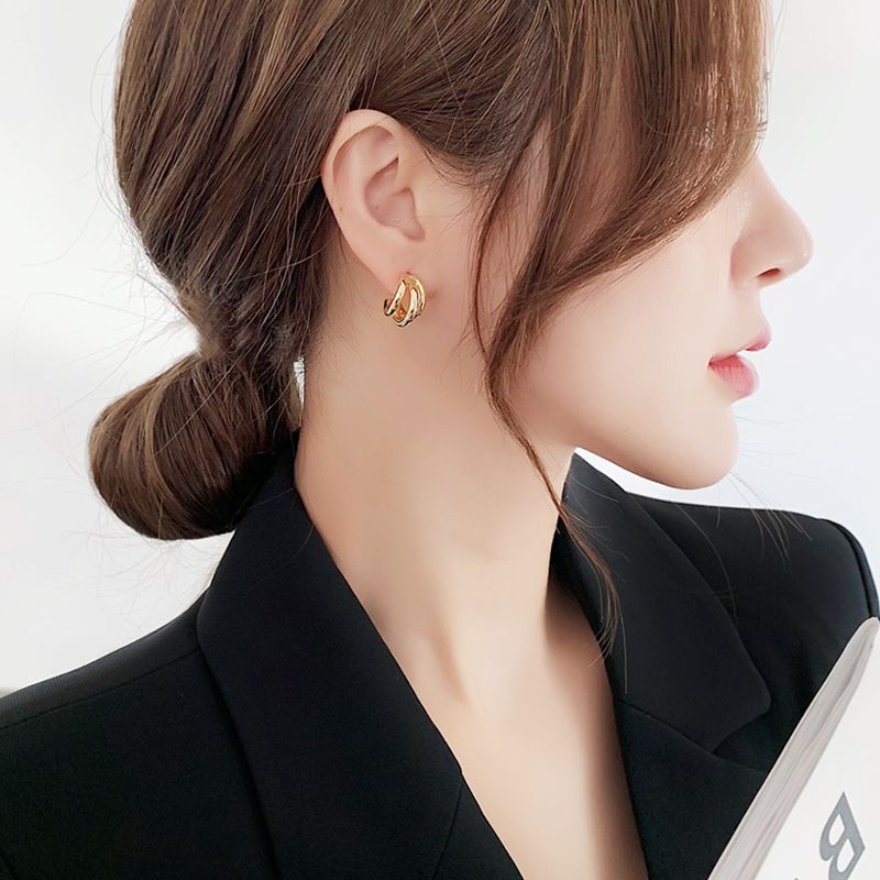 13382182829815434 Minimalist Clip-On Hoop Earrings – No Piercing, Pain-Free Silver Hoops - Image 1