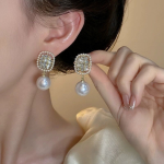 Vintage French Tassel Pearl Earrings – Light Luxury Statement Jewelry - Image 3