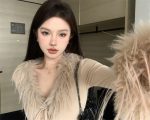 V-Neck Tie-Front Cropped Knit Cardigan - Image 22