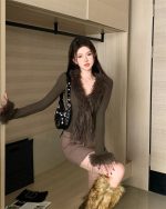 V-Neck Tie-Front Cropped Knit Cardigan - Image 3