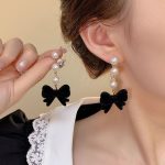 French retro black high end design sense temperament stud earrings for women - Image 2