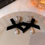 French retro black high end design sense temperament stud earrings for women - Image 6