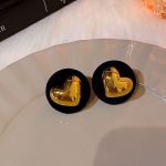 French retro black high end design sense temperament stud earrings for women - Image 7