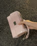 High-End Pink Crocodile Pattern Small Square Chain Shoulder Bag – Niche Design Versatile Crossbody Bag for Women - Image 4