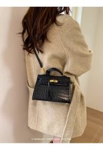 Retro Crocodile-Pattern Small Square Crossbody Bag – Women's Elegant Autumn/Winter Kelly-Style Handbag - Image 8