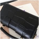 Vintage Style Small Crossbody Top Handle Bag - Image 14