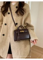 Retro Crocodile-Pattern Small Square Crossbody Bag – Women's Elegant Autumn/Winter Kelly-Style Handbag - Image 10