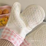 Korean Style Pink Checkered Cotton-Padded Silicone Gloves - Non-Slip, Heat-Resistant, Microwave Safe, Anti-Scald - Image 3
