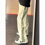 American High-Street Retro Heavy Sweatpants - Straight-Leg Sports Casual Pants with Camo Stripe & White Floral Design - Image 3