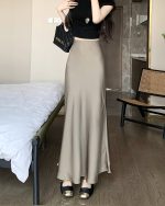 Chic French Fishtail Skirt: Acetate Satin Elegance - Image 2